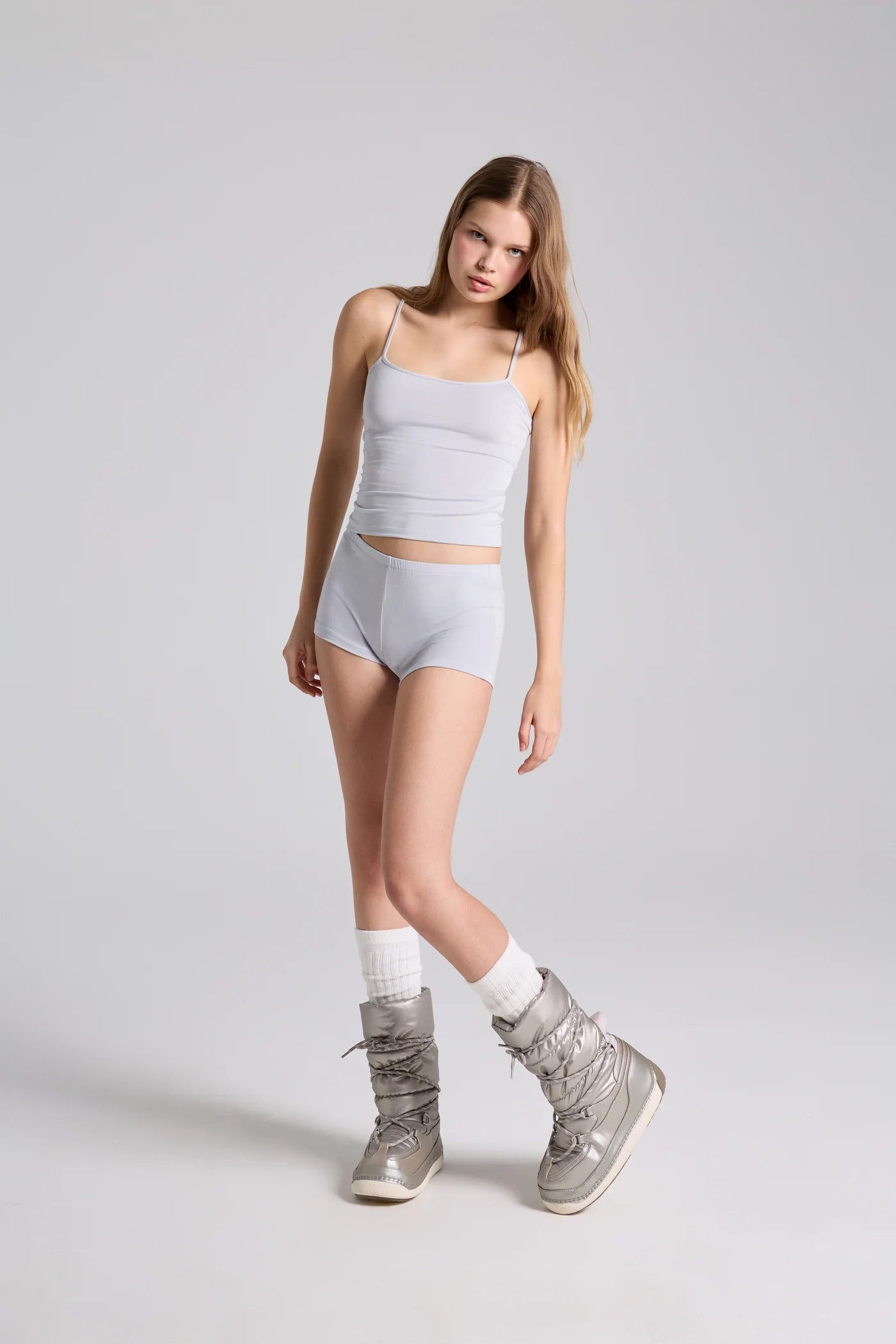 GRI TAKIM (ZOE LOUNGE PANTOLON, FAYE TEK OMUZ TANK TOP, LIRA MINI TAYT ŞORT)